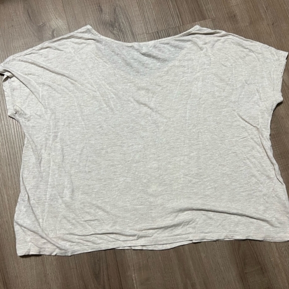 Reitmans large t-shirt - Picture 2 of 3